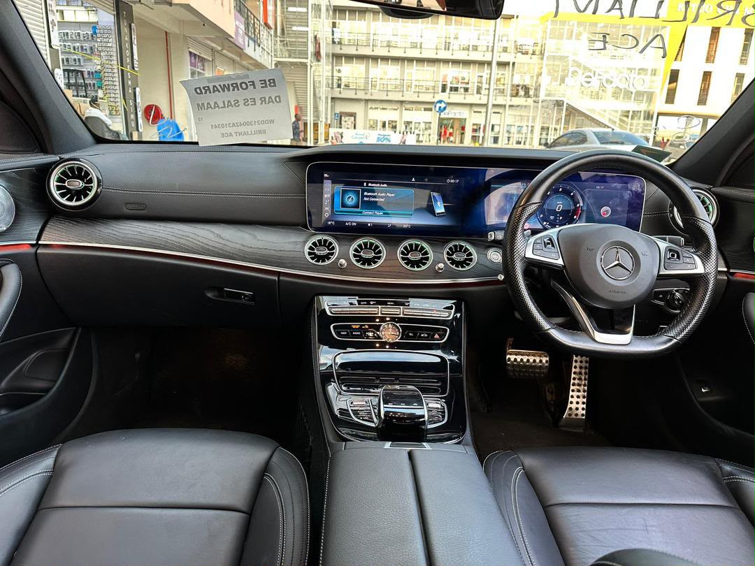 Mercedes E CLASS thumbnail 5